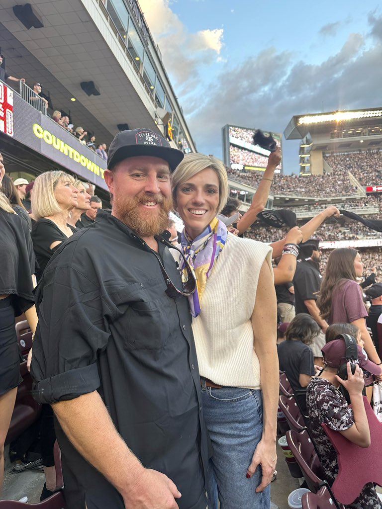 Elizabeth Morris tweet media