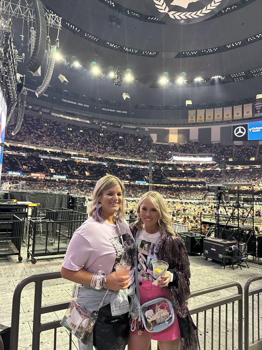 LindseyTassin's tweet photo. What if I told you I’m back? I’m so thankful Emma Jo @WhiTaysVersion and @nola_swiftie MADE it too!!!! 🫶🏻🫶🏻 @taylornation13 #NOLATSTheErasTour https://t.co/MPoinpM5vy