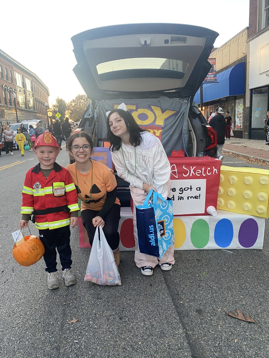 MrsDFortunato's tweet photo. Child care students did a great job at Taunton’s Trunk or treat! Thank you to the students that volunteered their time at the event and preparing everything! https://t.co/kLIH9z1Xkw
