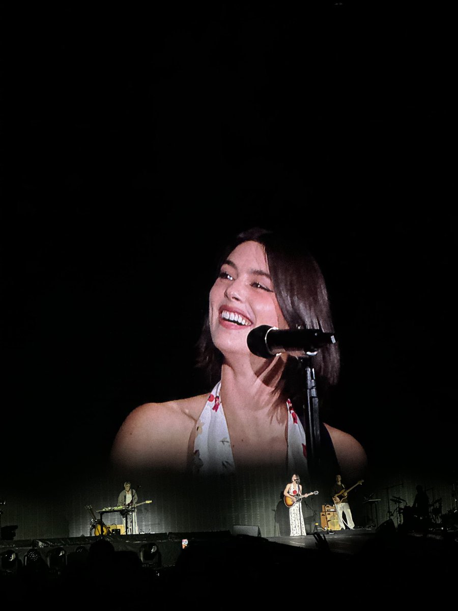 prettiest girl award