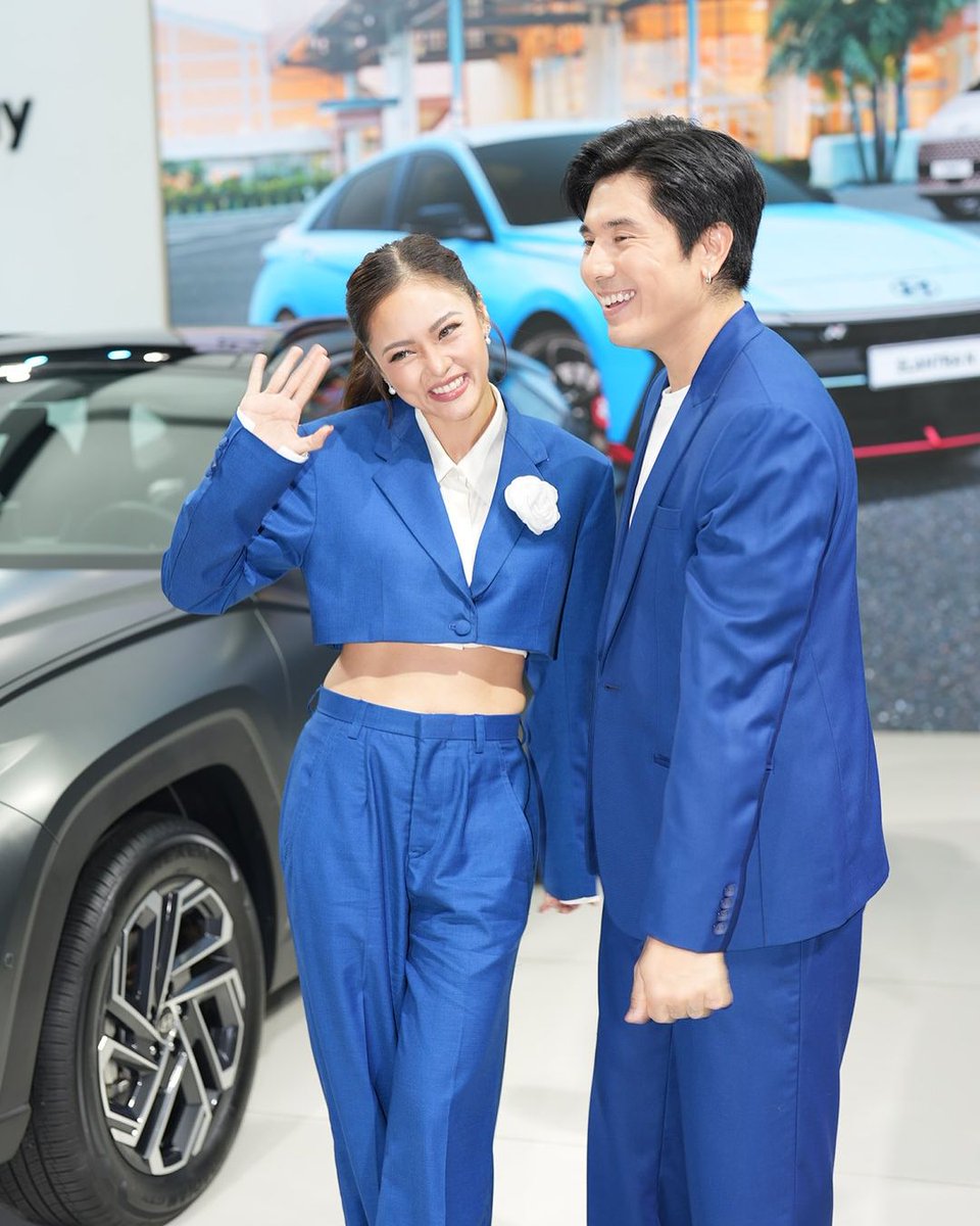 ABSCBNNews's tweet photo. Buhay na naman ang #KimPau heart natin!😍💘
Kapamilya love team Kim Chiu and Paulo Avelino showed in a recent gig that they have an undeniable chemistry not only in acting, but also in hosting.
They both participated on the opening day of an international motor show.
(📷: Chiu/ Instagram)
