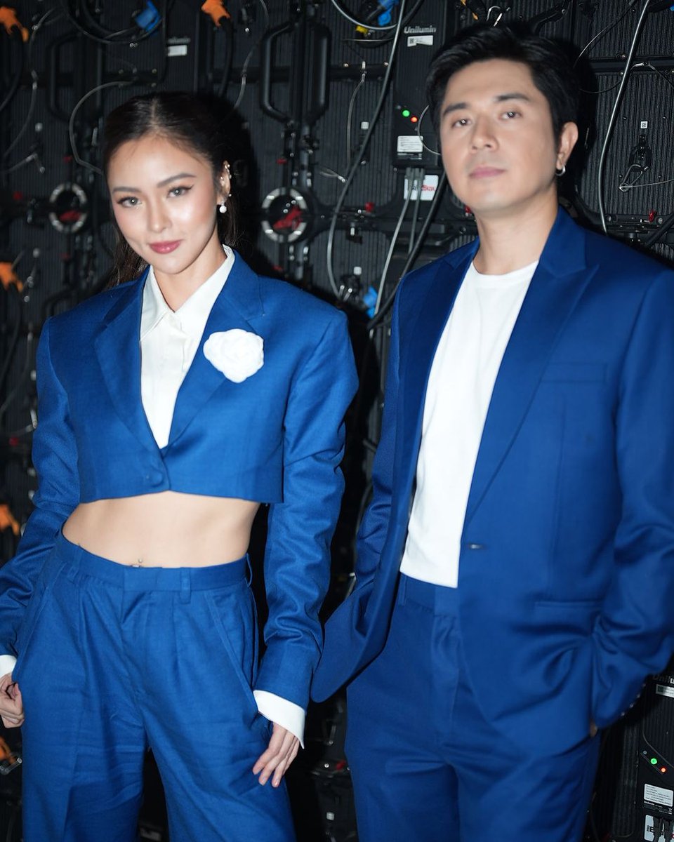 ABSCBNNews's tweet photo. Buhay na naman ang #KimPau heart natin!😍💘
Kapamilya love team Kim Chiu and Paulo Avelino showed in a recent gig that they have an undeniable chemistry not only in acting, but also in hosting.
They both participated on the opening day of an international motor show.
(📷: Chiu/ Instagram)