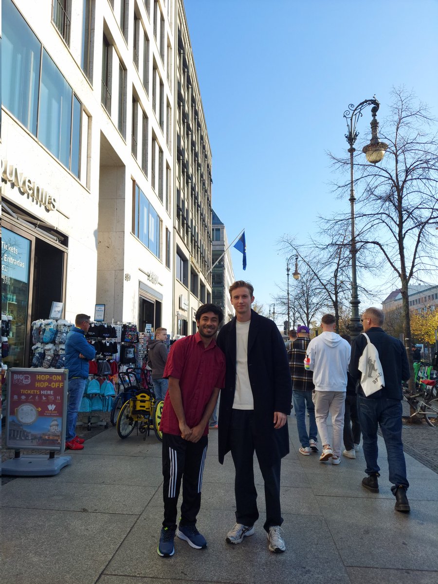 SpandanMallick5's tweet photo. Met Dänish goalkeeper Frederik Rønnow at the Berlin Brandenburger Tor (Brandenburg Gate) today !! ✅️✨️ https://t.co/NXrTImCRP6