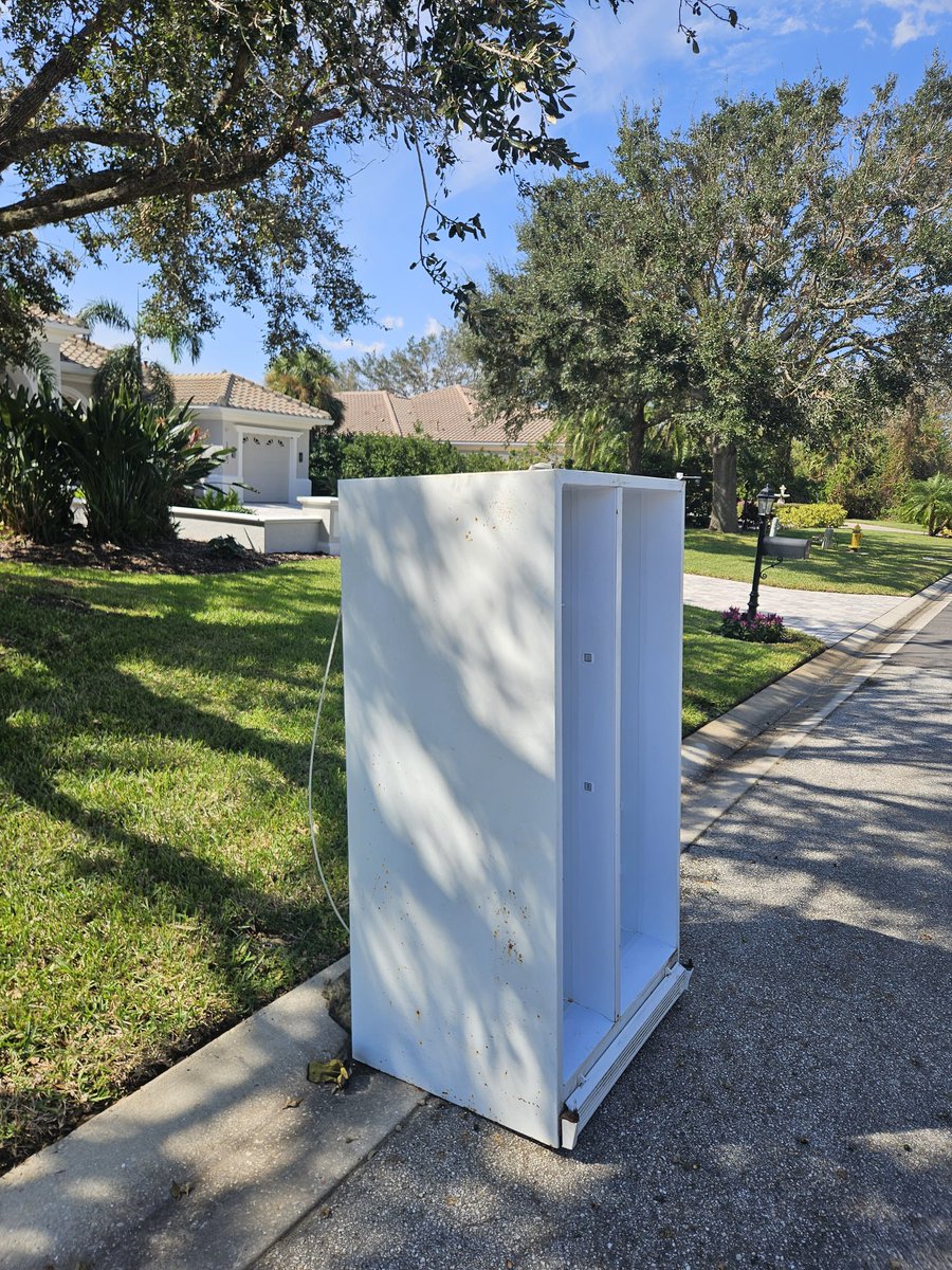 moveitjunk's tweet photo. Need it gone? We will MOVE IT 

Customer need a refrigerator picked up.

https://t.co/tihTwClQBH https://t.co/SNyKRe9WZe