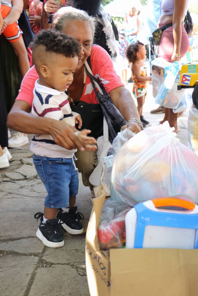 GHNordelo5's tweet photo. Agradecidos e impresionados por la respuesta de nuestros niños a la convocatoria de La Colmenita, los #CDRCuba y el proyecto Gente de Barrio, para enviar Un Juguete Para Guantánamo. #Cuba #UnidosXCuba #FuerzaGuantanamo https://t.co/yzrDRW21g4