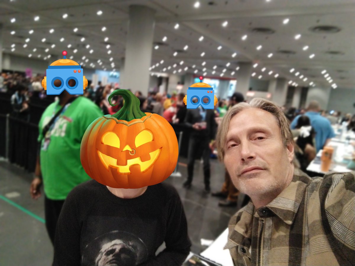 Sunnylit's tweet photo. For Mads' I brought this Nendoroid Cliff. Matching with it I wore @WisesnailArt's Cliff sweatshirt. Thought to do the slient pose at photo op but ofc my brain went blank like normal. So really appreciate we can get selfies at the table. They looks really great (with bonus too ❤️ https://t.co/na39RKd2KD