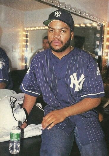JohnnyGiunta_'s tweet photo. MASSIVE LA Dodgers fan Ice Cube in the building: https://t.co/WFYJ5KA9kg