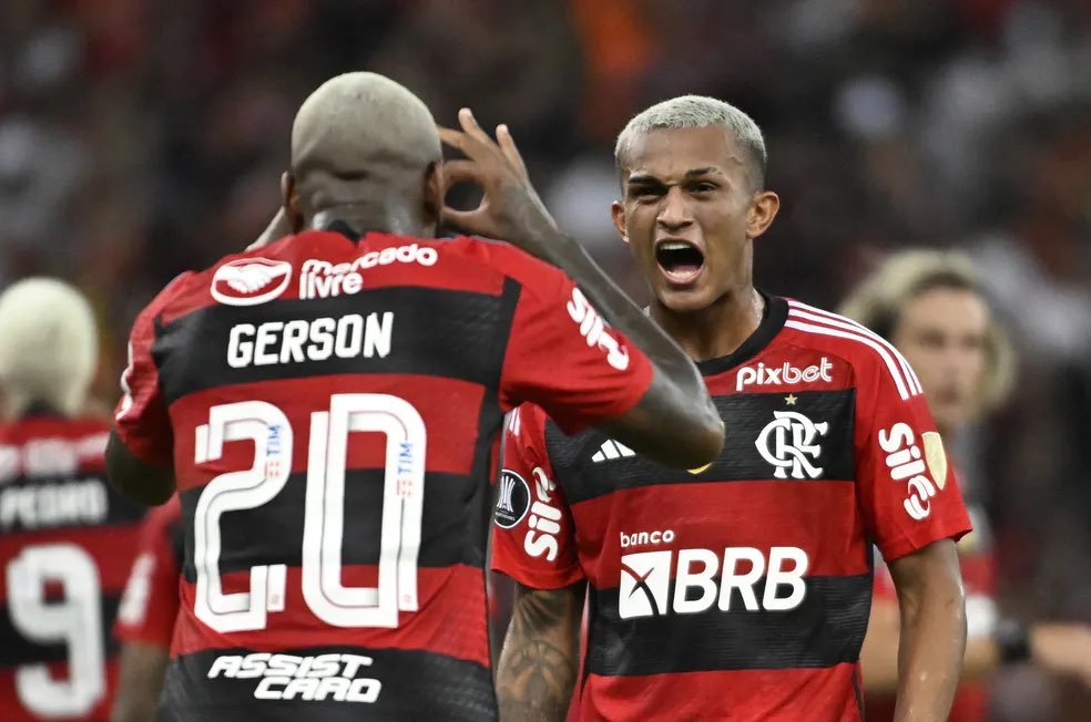 _OsFlanaticos's tweet photo. A evolução do Wesley é bizarra, o moleque deixou de ser um jogador péssimo para ser um LEÃO em campo.

Marca pra caralho, ataca muito. 

E isso tem muito a ver com a parceria que tem com o Gerson, o capitão levantou a moral do moleque! https://t.co/Njga7D5ryz