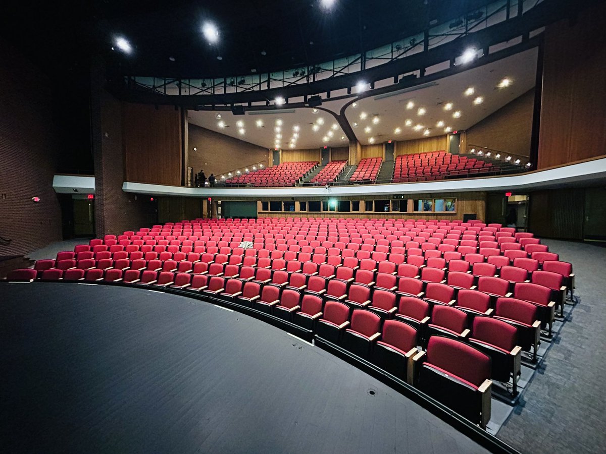 TjAmarante's tweet image. Taking the stage tonight here in #FallRiver to honor my buddies @theportkids! Can't wait to take the stage! #standupcomedy