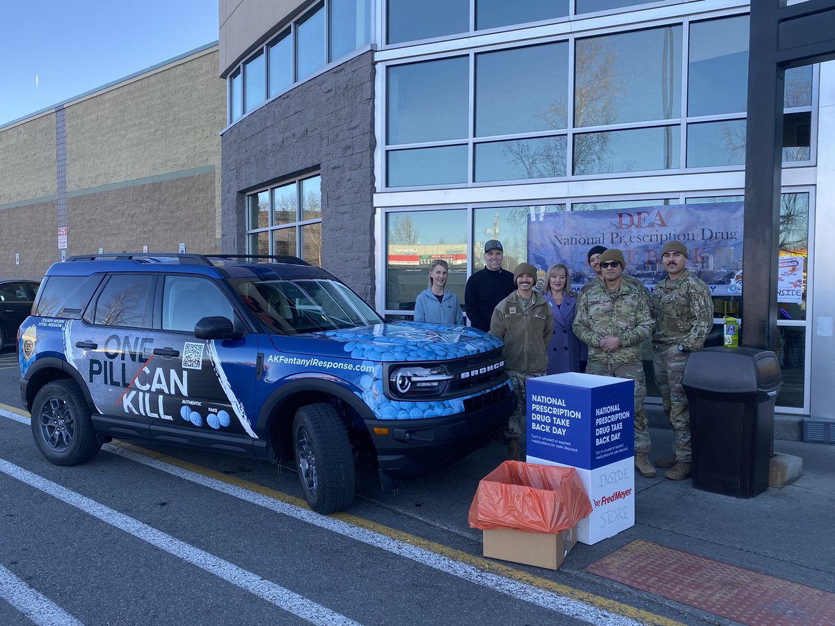 DEASEATTLEDiv's tweet photo. We are grateful for all of our law enforcement partners and coalitions who helped with #TakeBackDay ! We had 121 locations in WA OR ID AK! Find a site near you at https://t.co/zmag05weCX . @JBLM_PAO @cityofbi @AKNationalGuard @BvuePD @DEAHQ https://t.co/HBRmsOGYuP