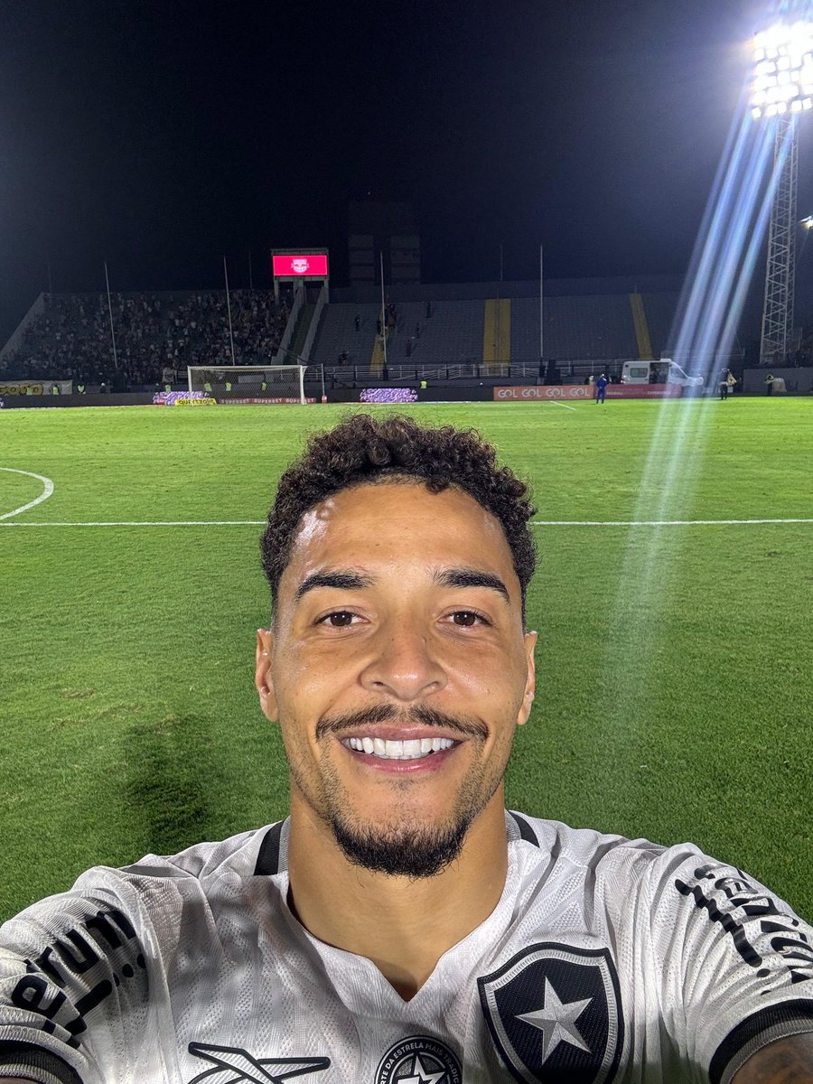 Botafogo's tweet photo. Olha o brabo aí! Nosso pitbull! 🐶🤳🏾 #VamosBOTAFOGO https://t.co/d4IzQHjlvk