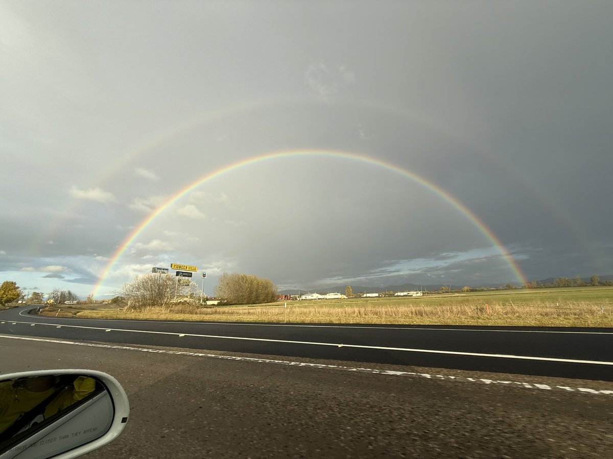 🌈🌈 Caught a double rainbow on our drive back up I-5 after the Ducks won at Autzen 😍