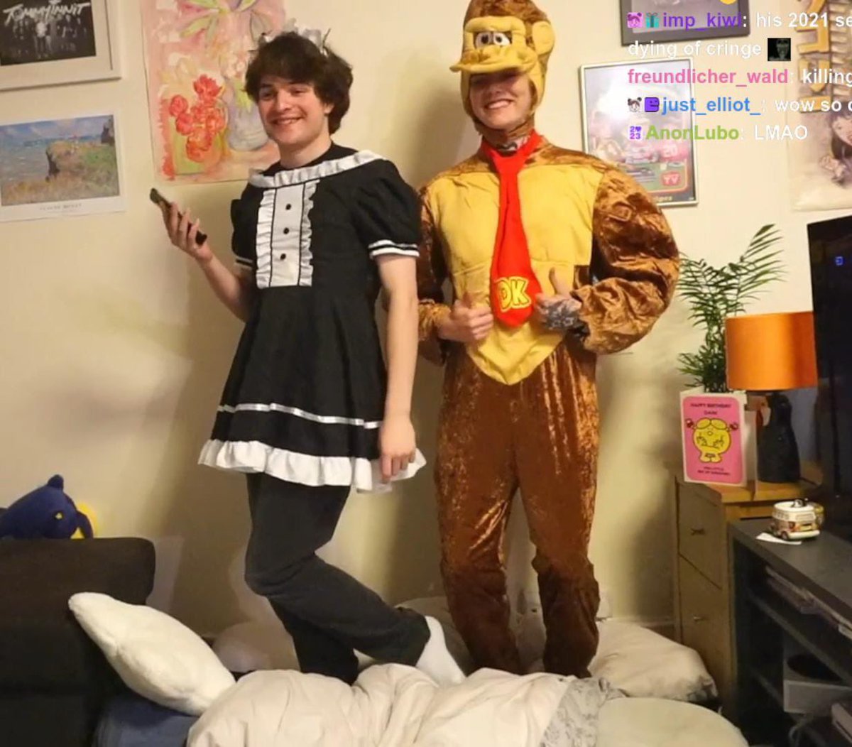 marimoo2610's tweet image. Los dejas de ver un minuto… y aparecen así 🤣🤣

#Tubbolive #Badlinu #Bilzo