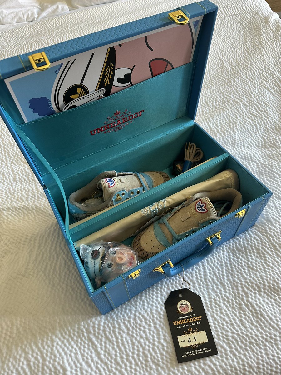 _akamons's tweet image. Building Bridges 🐷
#adidasrivalrylow #unheardof