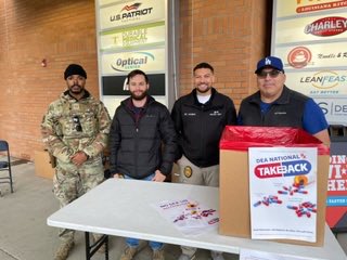 DEASEATTLEDiv's tweet photo. Thank you to all who participated in National Prescription Drug Take Back Day. We appreciate all of our partners! >https://t.co/zmag05weCX @DEAHQ @BvuePD @JBLM_PAO @MercerIslandPD https://t.co/eUY7SmbLZP