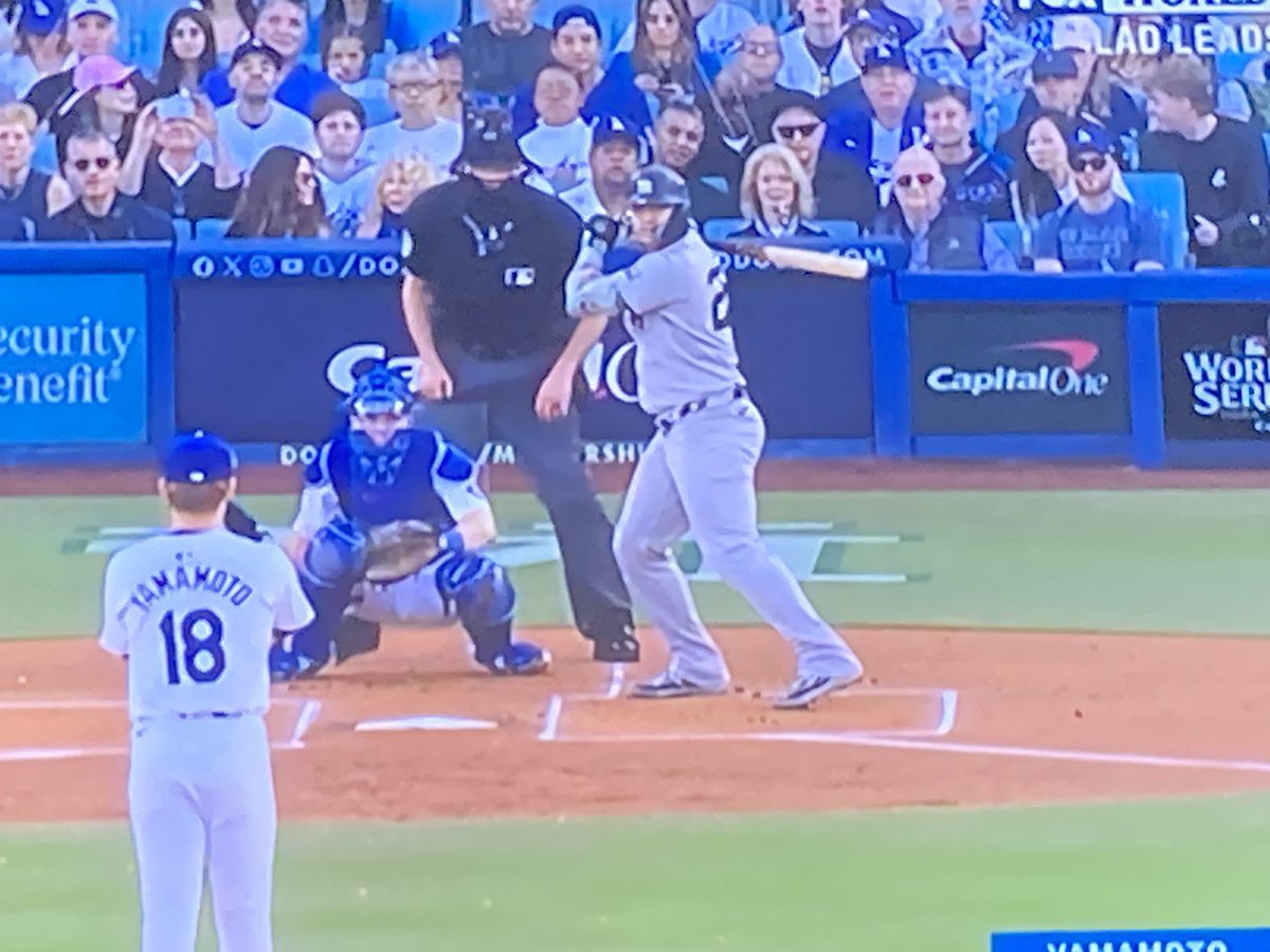 WheresMaryHart's tweet photo. Mary’s here. @Dodgers @Pantone294 @DodgerInsider @DodgersNation @DodgerBlue1958 @MaryHart @MLBONFOX #Dodgers #Game2 #DodgerStadium #Dodgernation #NYYvsLAD #ITFDB #baseball #MaryHart #WorldSeries #mlb #baseball #DOYERS https://t.co/pzsucsVP0T