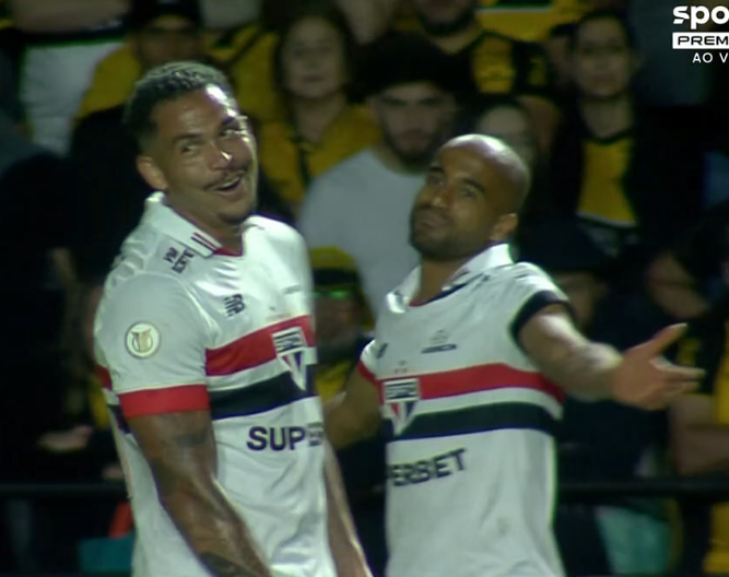 SaoPauloMiIGrau's tweet photo. "tô te falando cara, eu superei ela sim" https://t.co/hXbY9W95Xb