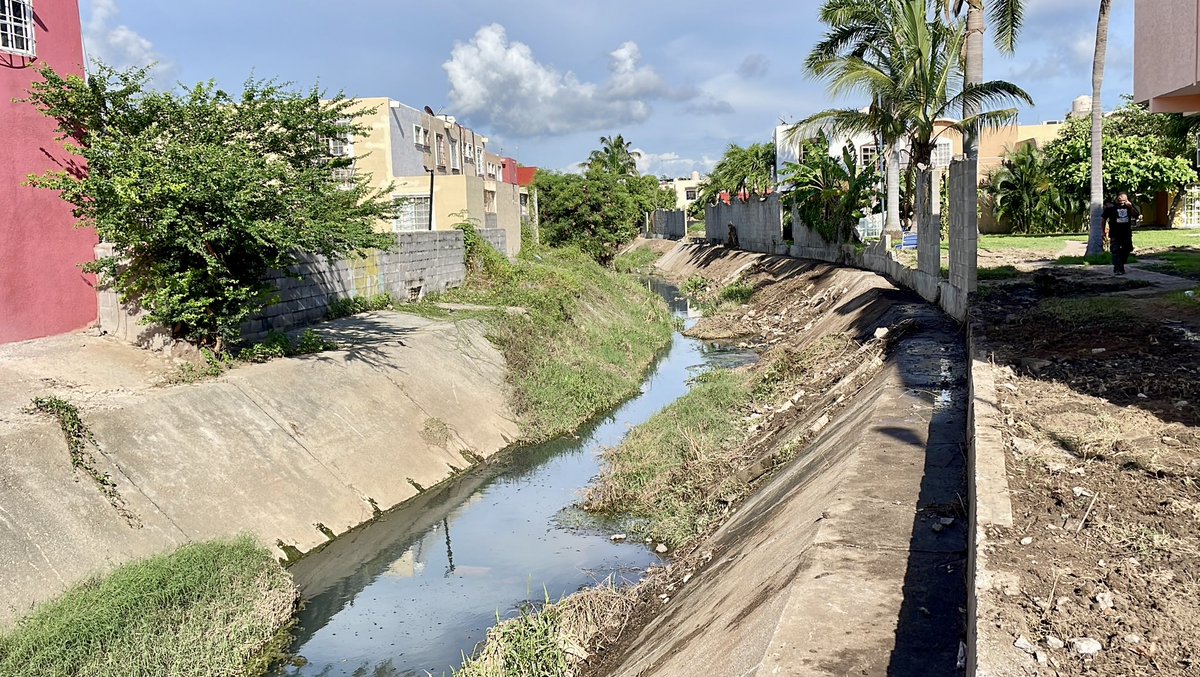 EvelynSalgadoP's tweet photo. Les comparto con mucha emoción los avances en los trabajos de limpieza emprendidos en nuestro maravilloso #Acapulco.

Puntos como el Viaducto Metlapil, el Macrotúnel, el Boulevard de las Naciones, la colonia Apolonio Castillo y el canal pluvial de Las Garzas tienen un nuevo rostro, ¡porque ahora están limpios! (1/2)