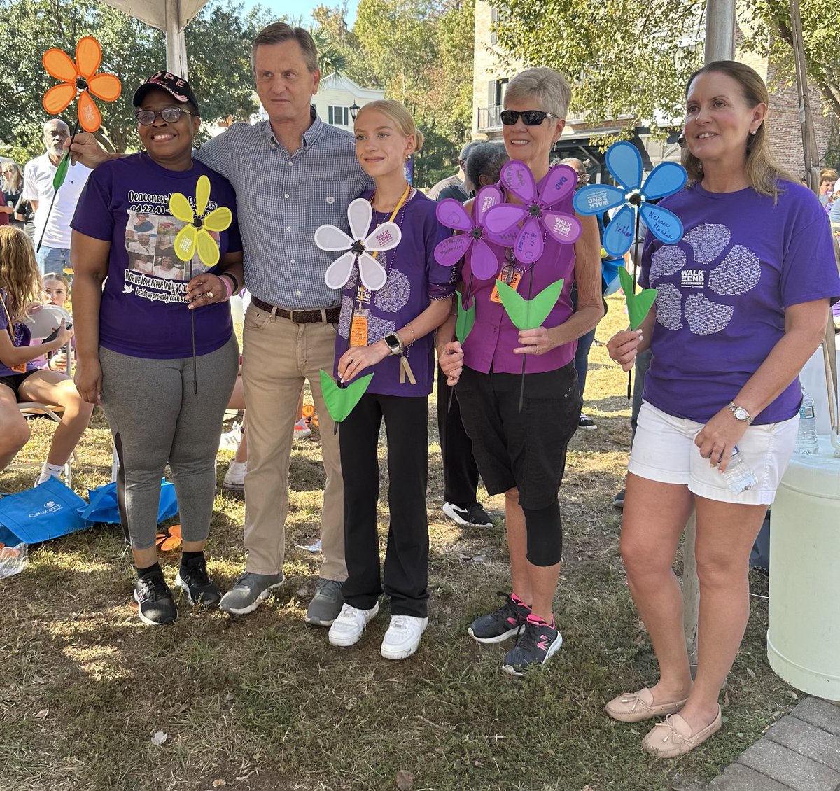 SenTomDavisSC's tweet photo. I had a great time at the #Walk2EndAlz this morning at the Promenade in Bluffton. I had the honor of carrying and then planting an orange flower, representing walkers who want to see a world without Alzheimer's or dementia. #ENDALZ ⁦@twilson_tpp⁩ https://t.co/AVpXj1XPPv