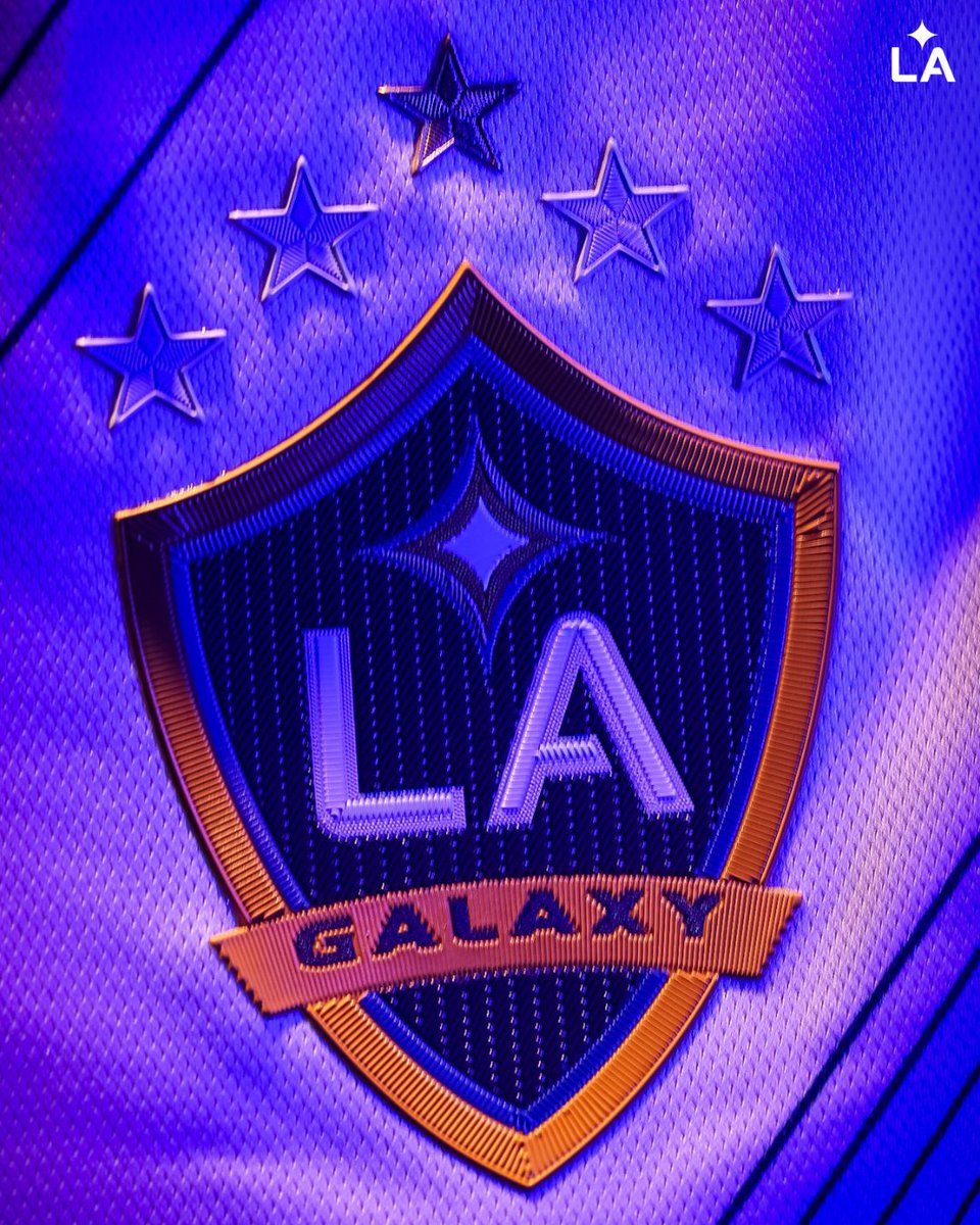 LAGalaxy's tweet photo. For the crest. https://t.co/Hqby6KrPYp