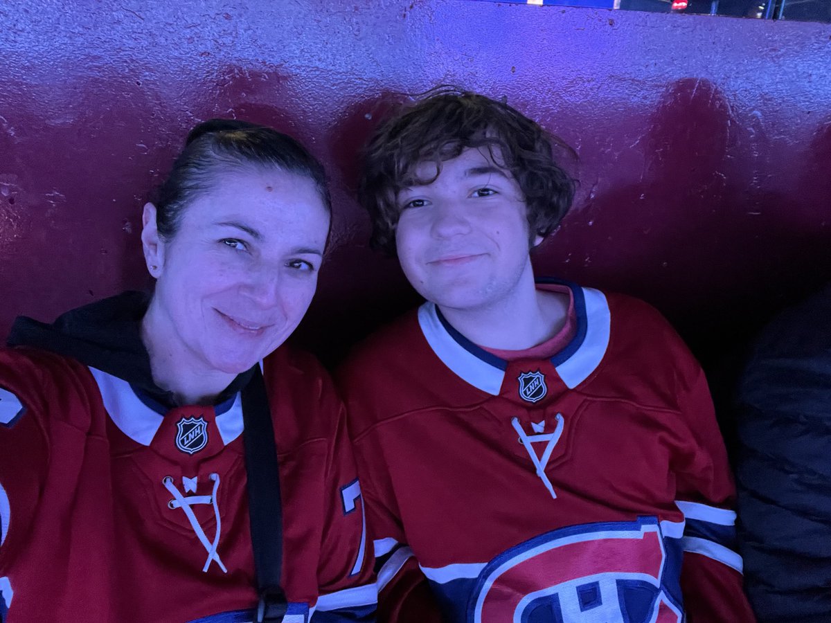 sandylazaro's tweet photo. #HABSELFIE GO HABS GO https://t.co/qoIatfyEa4