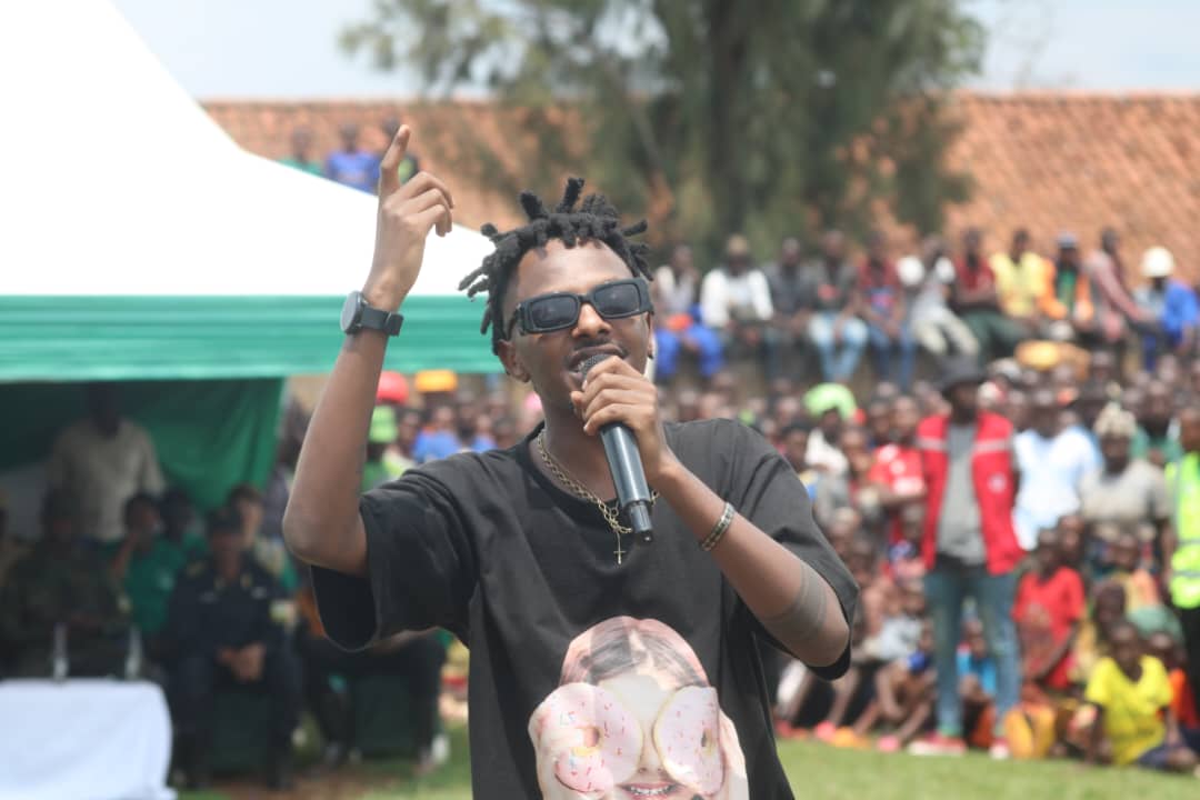 Nyuma yo gusoza gutera ibiti abaturage kandi basusurukijwe n'abahanzi Juno Kizigenza na Aline Sano mu ndirimo zabo zikunzwe cyane.