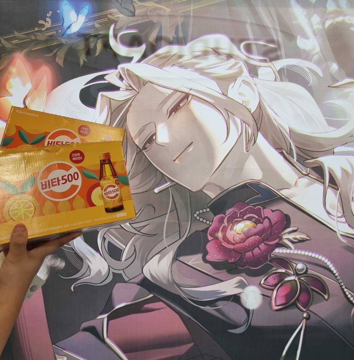 익명의 프로듀서님들께서 힘낼수 있게 비타500을 선물해주셨습니다! 

마지막날 힘내서 마칠수 있도록 하겠습니다. 감사합니다🧡