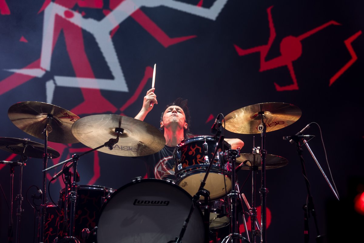 Gracias, gracias, gracias. Nos sentimos como en casa.