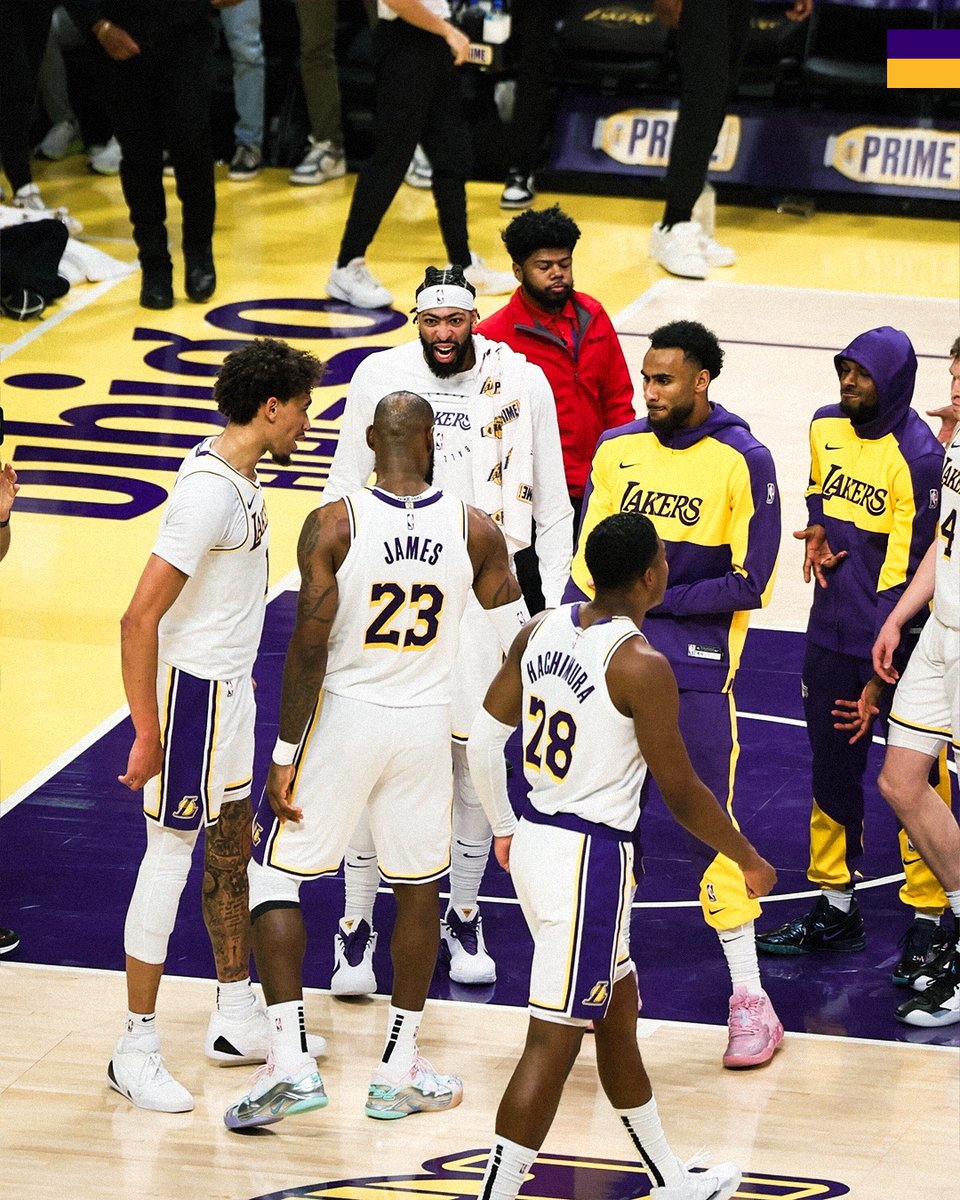 Final 📊

LeBron: 32 pts, 14 reb, 10 ast
AD: 31 pts, 9 reb, 2 ast, 3 stl, 2 blk
Rui: 18 pts, 9 reb, 3 ast
AR: 16 pts, 7 reb, 6 ast
DLo: 16 pts, 4 reb, 5 ast, 2 stl
DK: 10 pts, 1 ast