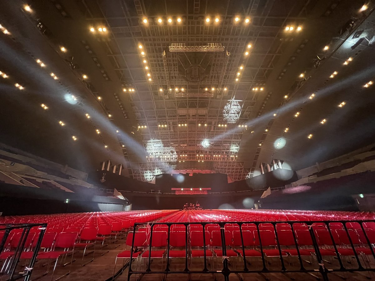 皆様、ごきげんよう。
本日も私は特等席で皆様をお待ちしています。