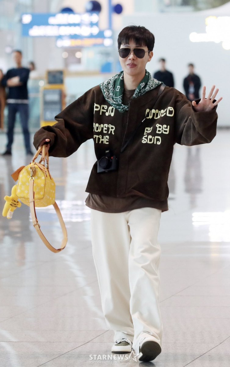 _mang218's tweet photo. 241027 제이홉 출국 https://t.co/nvwbzRQ515
