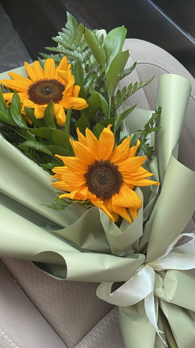 ez_x20's tweet photo. اللهم لُطفك أينما سارت بنا الحياة 🌻 https://t.co/7lMrtXowRt