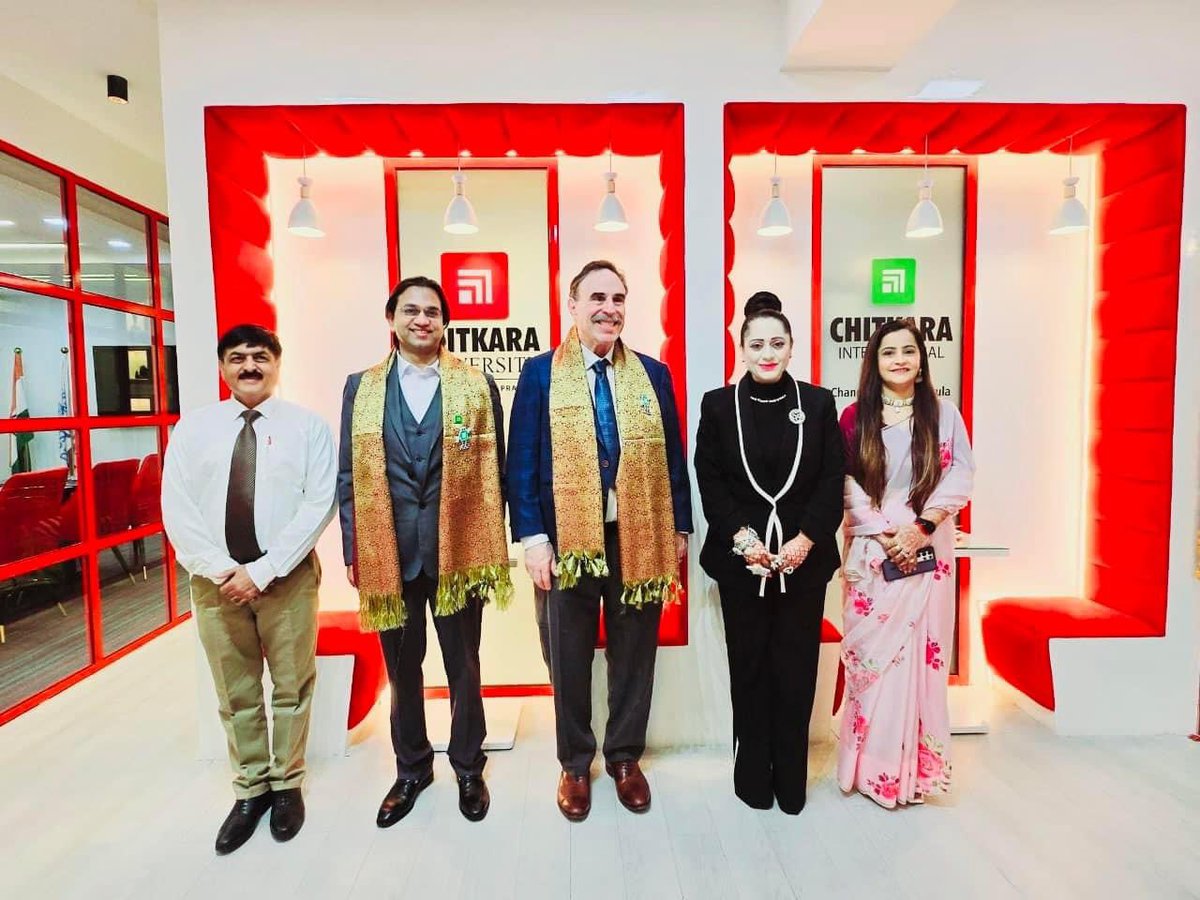 himanshudev's tweet photo. 🇺🇸🇮🇳 Thank you @chitkara_school. Every bit &amp; corner is filled wid best mix of love &amp; care and professionalism &amp; advancement. Look fwd to great impact together with the MOU &amp; Launch🤝🤗 🚀 
 #StudyInTheUS #StudyAbroad #Scholarships #UniversityCreditCourses #BestSummerSchool https://t.co/cCjO12AjNT