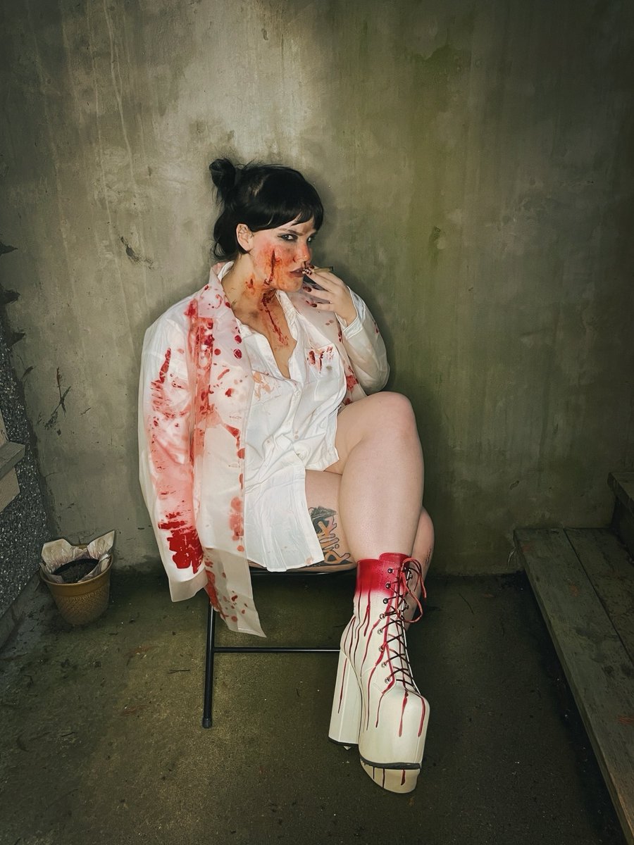 kreature_kait's tweet image. He tried but I survived. 
#makeupartist #makeupsfx