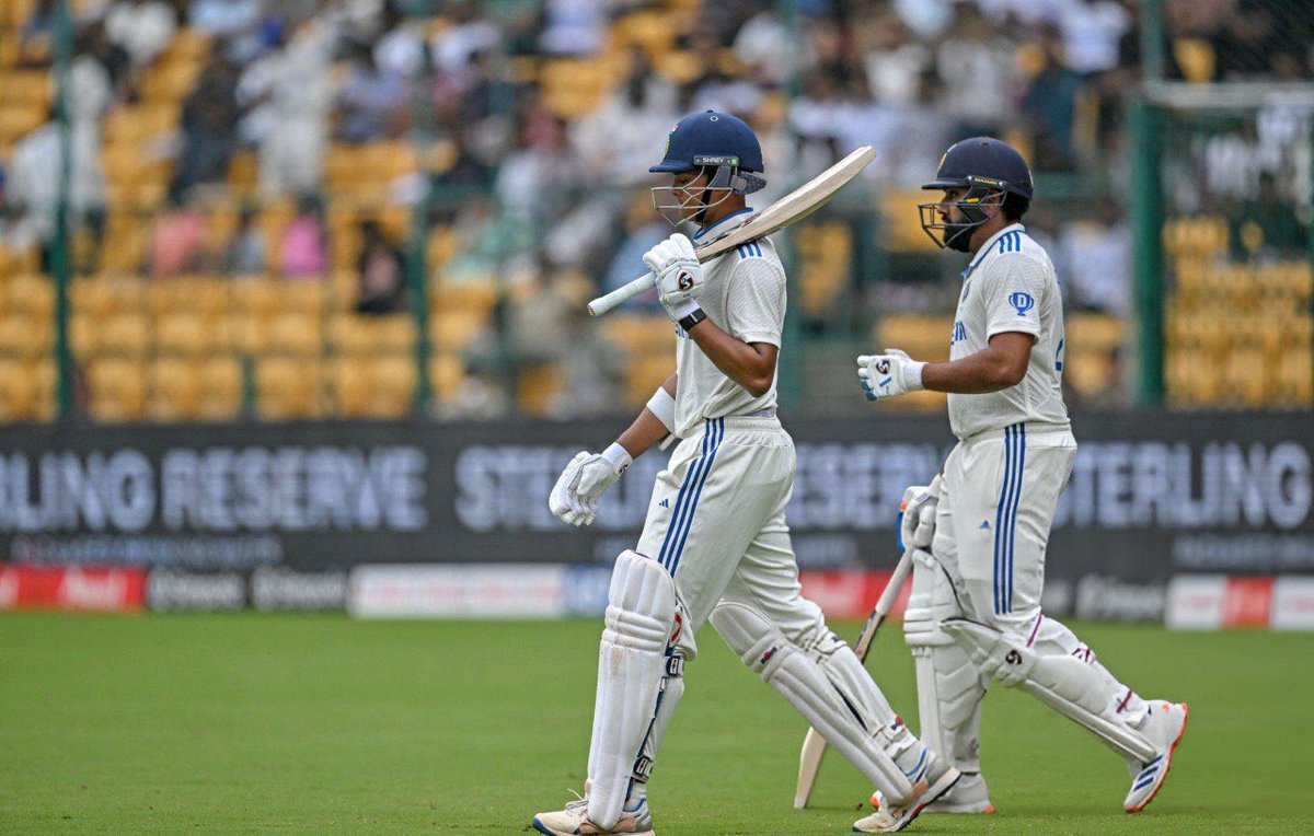 CricSamraj's tweet image. Top Run-Scorers for India in 2024 🌟🇮🇳

🏏 Yashasvi Jaiswal – 1377 runs (Avg: 55.08) 🔥
🏏 Rohit Sharma – 1094 runs (Avg: 36.46) 💥
🏏 Shubman Gill – 1038 runs (Avg: 41.52) 💪

On fire this season! 🔥 #TeamIndia #RunMachines