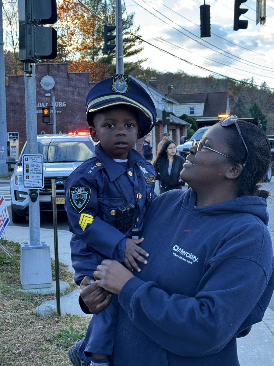 chief_hyman's tweet photo. Great job by the organizers of the @Sloatsburgny Halloween Parade. Amazing costumes 🎃 and our @Ramapo_PD Honor Guard looked great! https://t.co/ZeMzXKxlMy