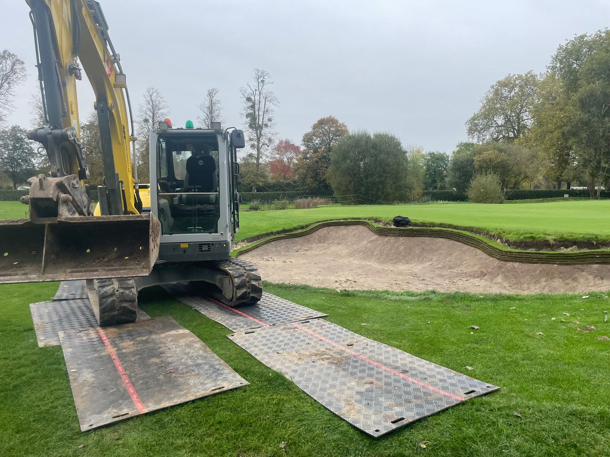 ThorntreesAmen1's tweet photo. Our Pro-Guard mats being put to good use during recent bunker renovations ⛳️

Neat &amp; tidy work with no turf damage 💪

Get in touch on : 07831 855182 or via DM if you’d like to order

#greenkeeping
#landscaping
#golfcourseconstruction
#golfcoursemaintenance https://t.co/DWbADOIlr5