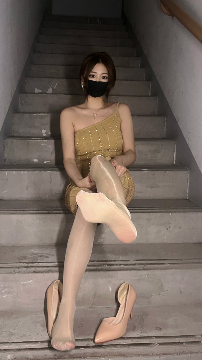 电梯坏了，走楼梯不会有什么风险叭~ https://t.co/aJeoAIYxIl