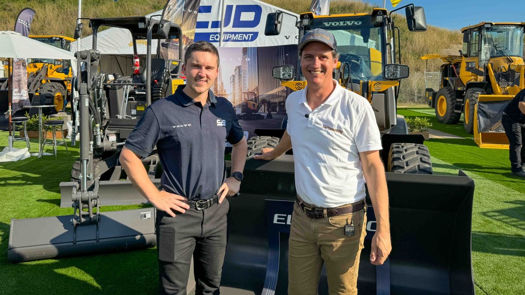 AustEarthmoving's tweet photo. Always fantastic to catch up with Reid Gibson, Product Manager - Electric and Sustainable Technologies  for Volvo Construction Equipment and getting a quick overview of some of the current construction offerings from CJD Equipment.

Watch the video here:
https://t.co/Ov07C53eOU https://t.co/N00dOF7FLc