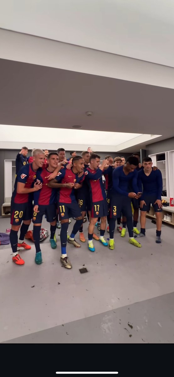JAJAJAJA QUE HACE SZCZESNY