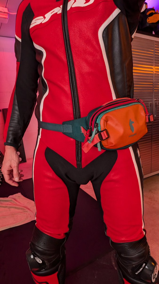 Locktober Day 28

Race suits hold the chastity belt snuggly in place rather well. Off to Leather Night at the MPLS Eagle! 

#locktober #chastity