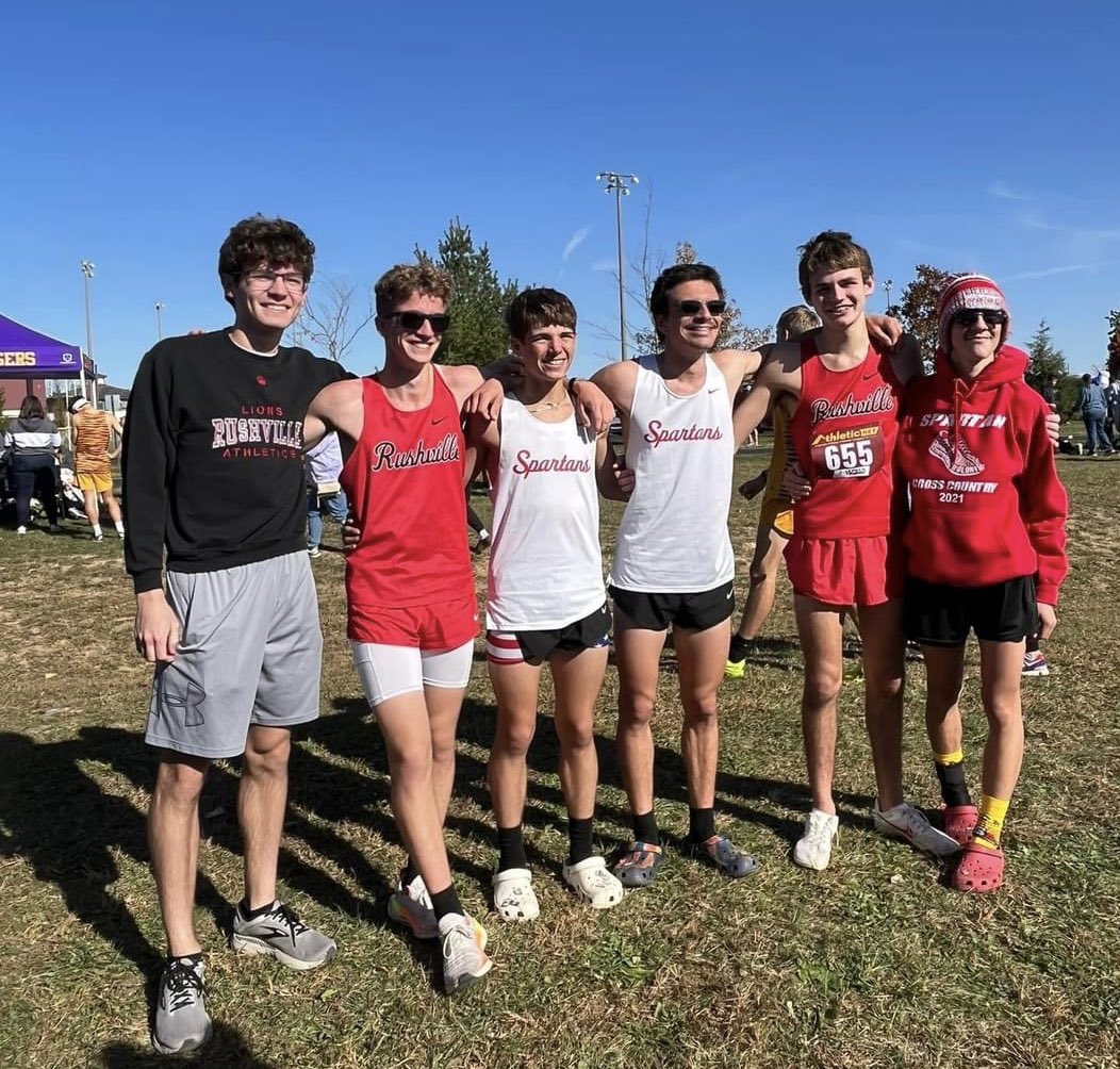 coachTush's tweet photo. Cross Country ….where rivals become friends… we are all on the same team, the name on the jersey is just letters.  FYI they all switched Jerseys for the picture.   XC is unity even with rival schools.   Be competitive but be kind. https://t.co/ufvTslIIHF