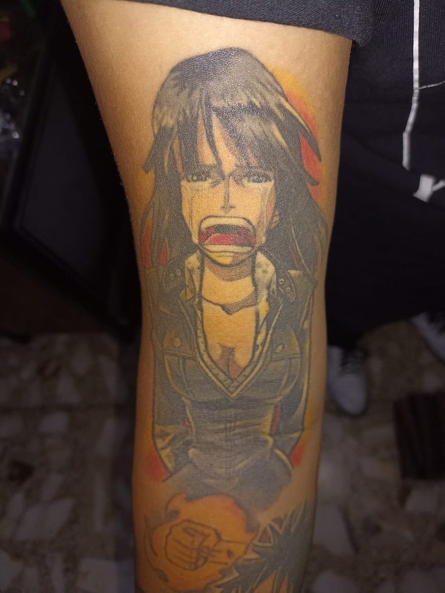 LordEkans's tweet photo. @quintoemperador En el de Luffy no sale el sombrero porque está en la otra parte del brazo Jaja por eso fueron dos fotos. Saludos desde México https://t.co/hWLUIyr9Et