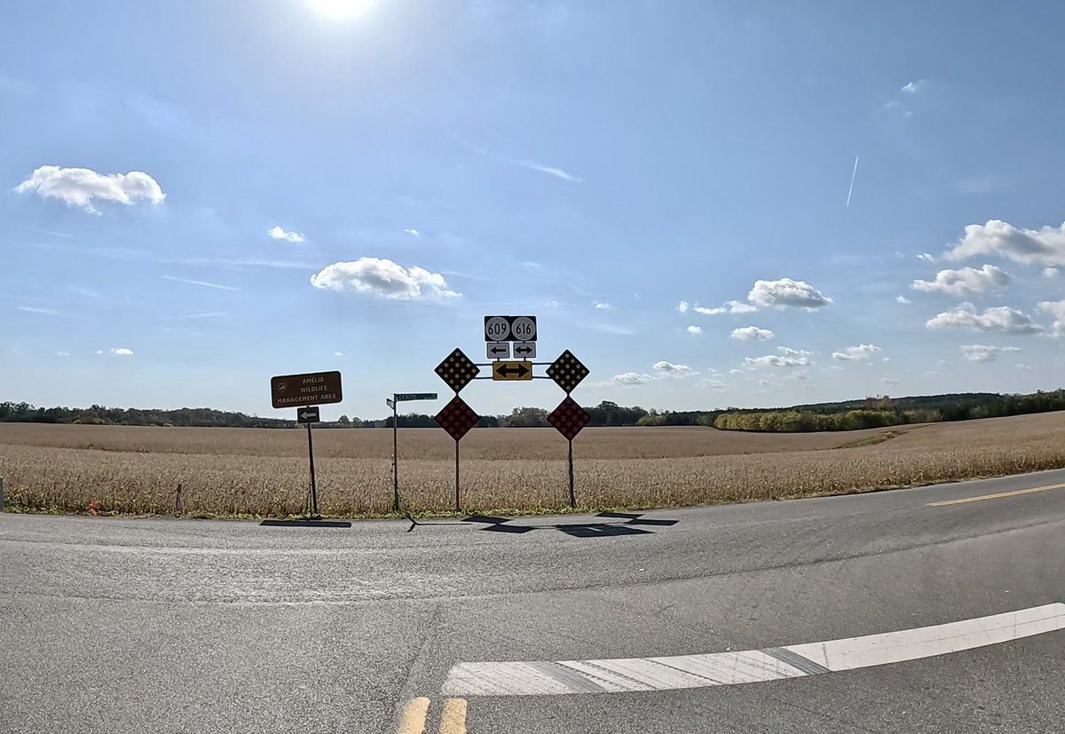thomas2508's tweet photo. „Two Hot Dogs mit Pommes please“ am Highway 360 in Virginia. Die Inhaber sind aus 🇩🇪+🇦🇹🥰
#G9toLastRide #Tag14 #74km https://t.co/ViCy741U2s