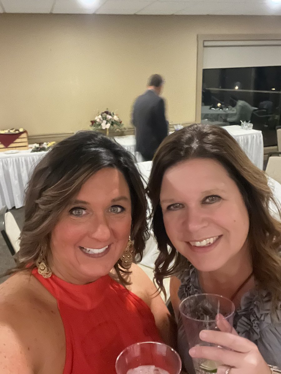 stephdcollins3's tweet photo. @whitneywildrose @heathergay29 We are “Buzzin Cousins too!” Love you Ladies!!@dedaleerush https://t.co/4zkpLrTVHn