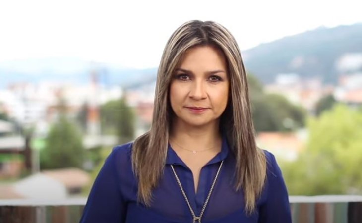 JulianZamudio's tweet photo. Ella nos necesita hoy más que nunca. ¿Quién se une a esta valiente mujer que ha puesto en jaque a un oscuro y perverso gobierno? 🙋♀️✨ Todos sabemos que Vicky es el alma de la oposición y la mejor periodista del país.
¡Te queremos y apoyamos, @VickyDavilaH 💪🖤 #ApoyoAVicky #PeriodismoValiente #OposiciónFirme