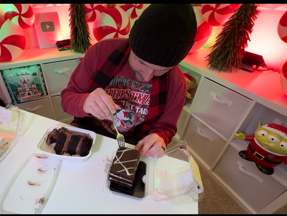 LBVTV's tweet photo. NEW VLOG about Cake Bake Shop at Disney World at LBV TV where we taste test publix cake against the new cake bake shop!! Plus lots of crazy stories, meeting the owner, and lots more- a full dinner review at Disney World's newest restaurant. Would you go ? #foodie #DisneyWorld https://t.co/qN6PBmwLkP