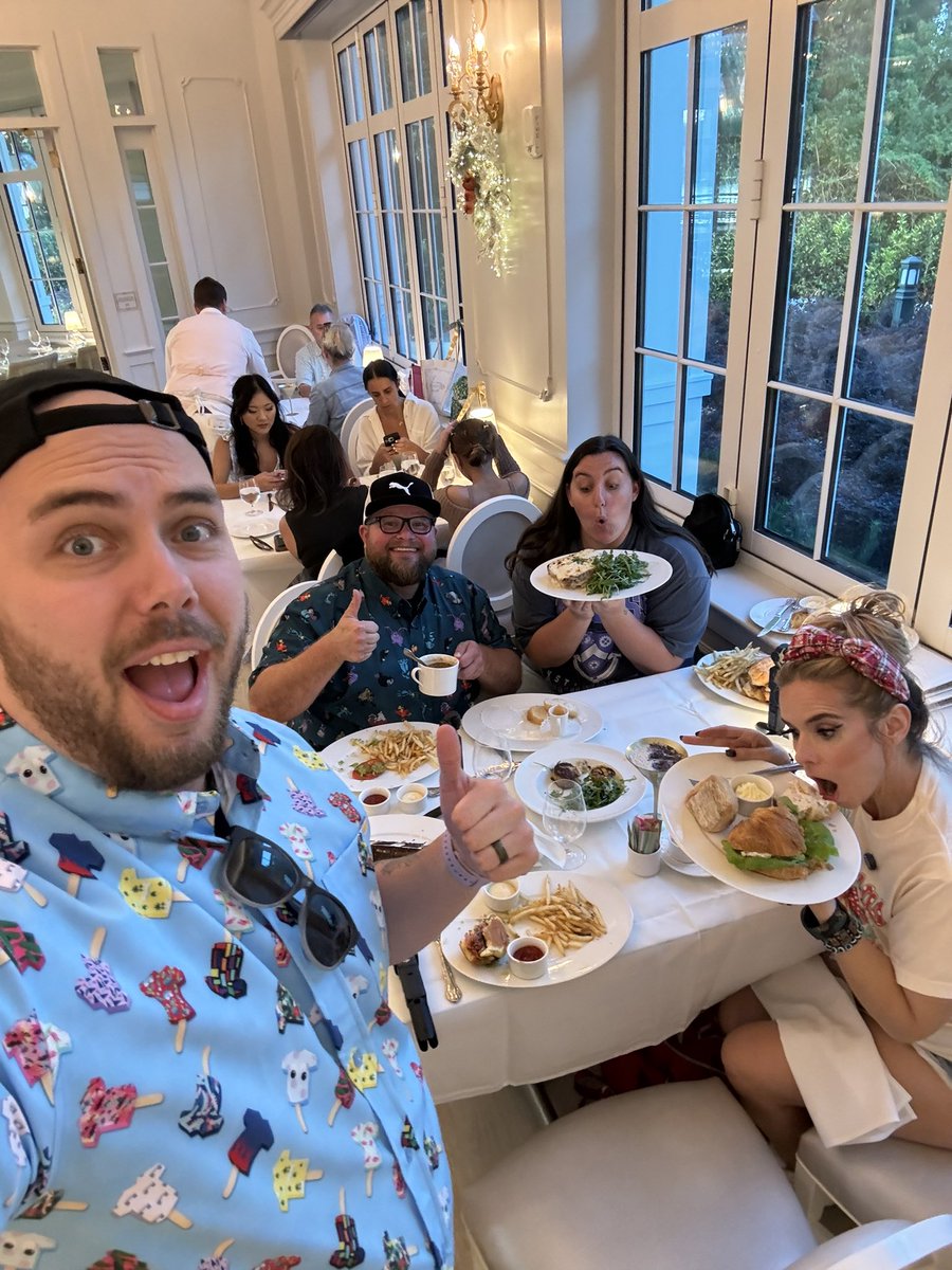 LBVTV's tweet photo. NEW VLOG about Cake Bake Shop at Disney World at LBV TV where we taste test publix cake against the new cake bake shop!! Plus lots of crazy stories, meeting the owner, and lots more- a full dinner review at Disney World's newest restaurant. Would you go ? #foodie #DisneyWorld https://t.co/qN6PBmwLkP