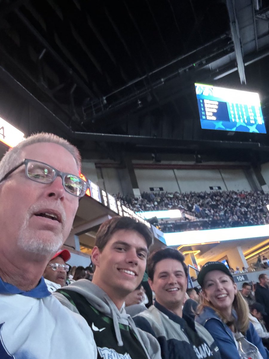 At the ⁦Timberwolves home opener with ⁦<a href="/joelynch412/">Joe Lynch</a>⁩, ⁦⁦<a href="/heyandrewhey_/">Andrew Hey</a>⁩ and Shinah. Go Wolves!!