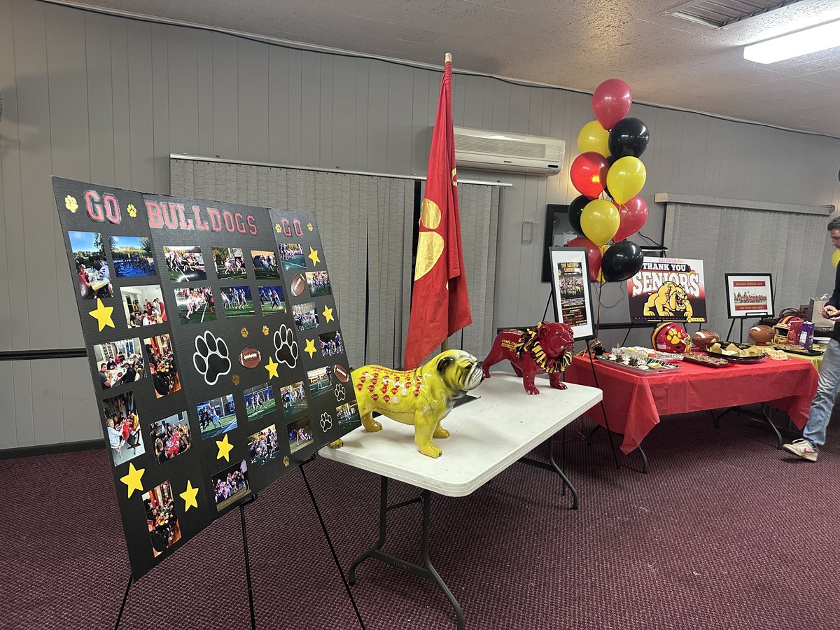 BataviaFootball's tweet photo. Thank you Batavia VFW for hosting the Bulldogs players and parents! https://t.co/rWwbG0U0Y7